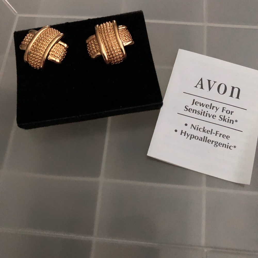 Avon Pierced Earrings